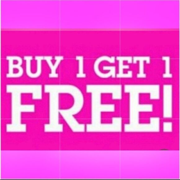 15” All About You gold tone Figaro chain necklace with “Donna” spelled in beads - Picture 2 of 8